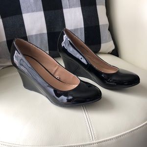 Black patent leather wedge dress shoes 🖤